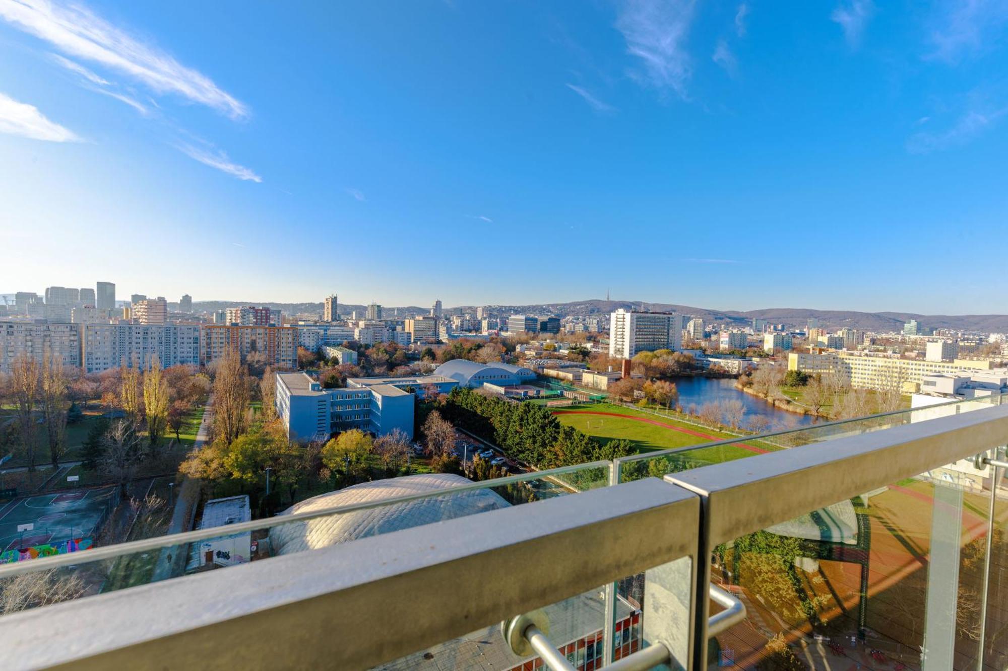 Sunny Apartment With Amazing Terrace On The 13Th Floor Near City Center Братислава Экстерьер фото