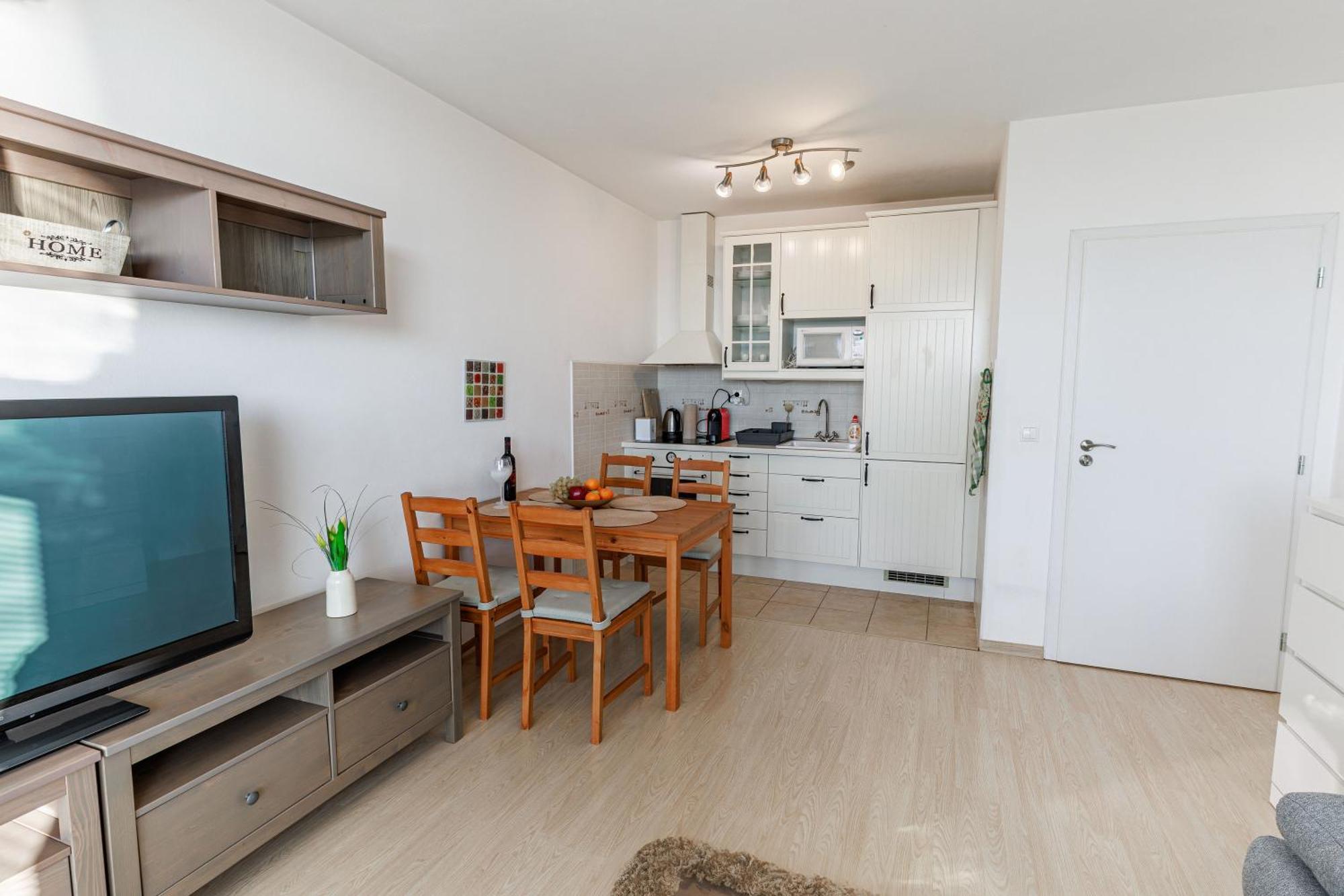 Sunny Apartment With Amazing Terrace On The 13Th Floor Near City Center Братислава Экстерьер фото